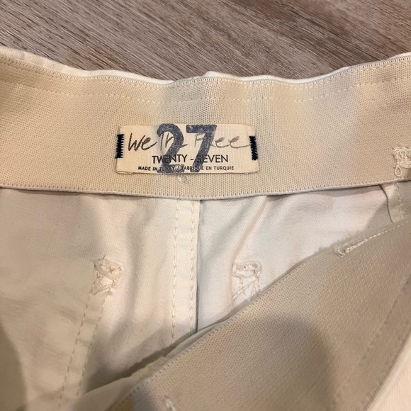 We the Free raw hem, flare, pull in jean, size 27 - Picture 4 of 4